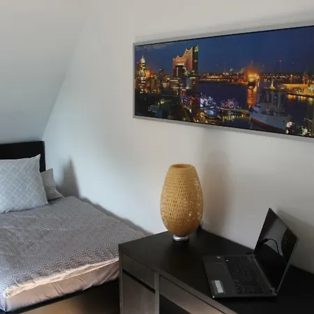 An Der Grenze Zu Hamburg Zentrale Lage * Neu Wulmstorf