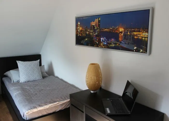 An Der Grenze Zu Hamburg Zentrale Lage * Neu Wulmstorf